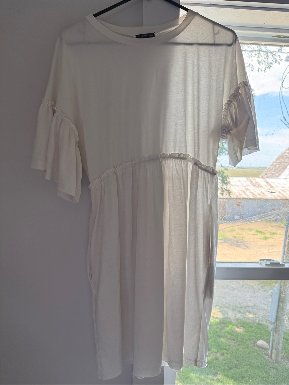 Women’s white Ruffle Sleeve Tiered Dress